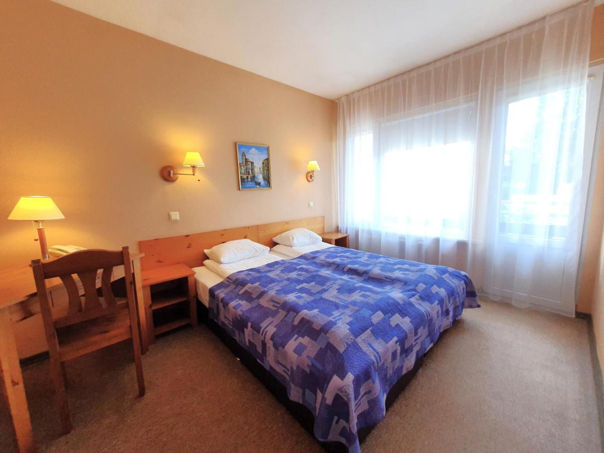 Good Stay Eiropa Hotel Economy Jūrkalne Eksteriør bilde
