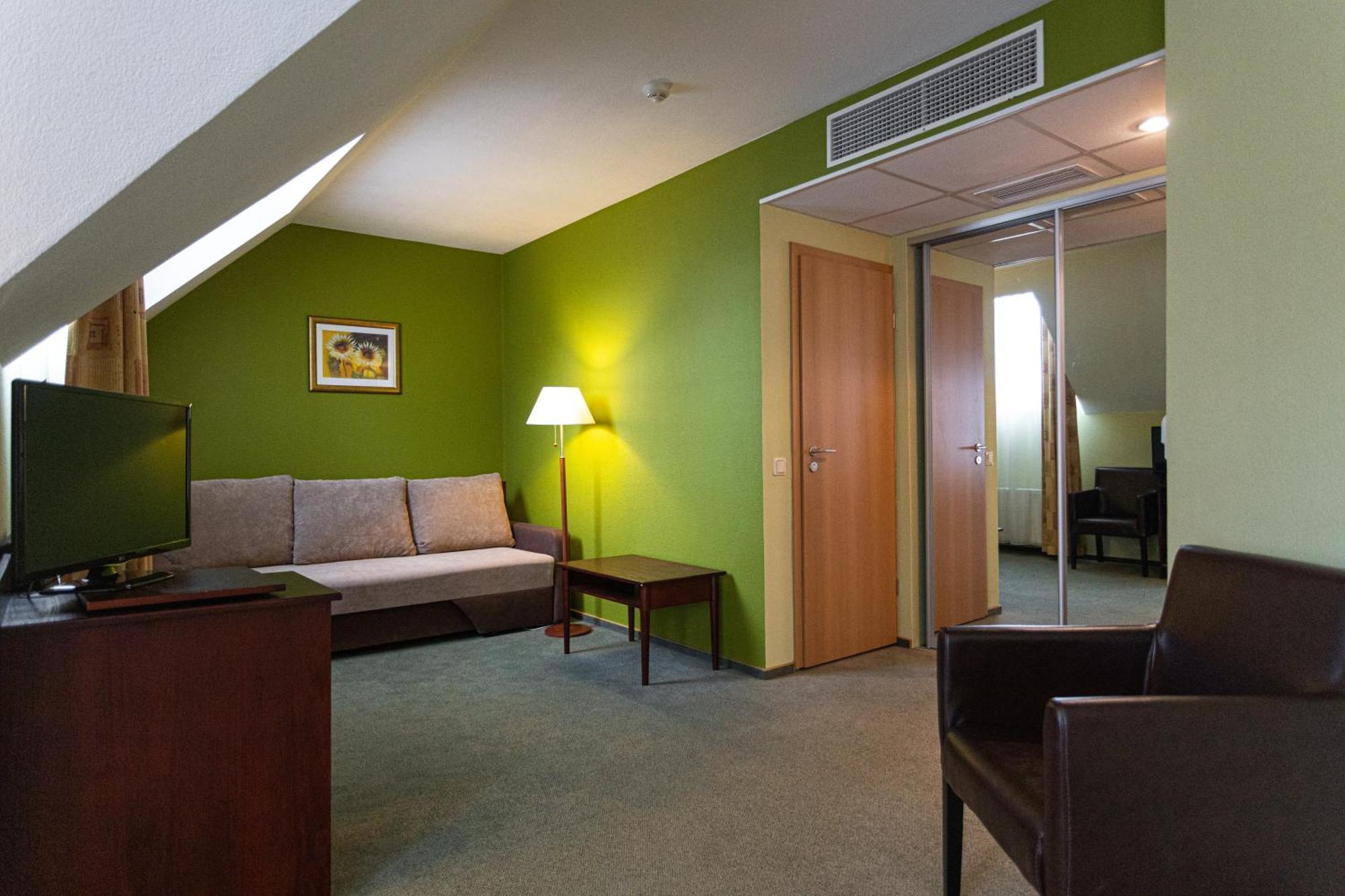 Good Stay Eiropa Hotel Economy Jūrkalne Eksteriør bilde