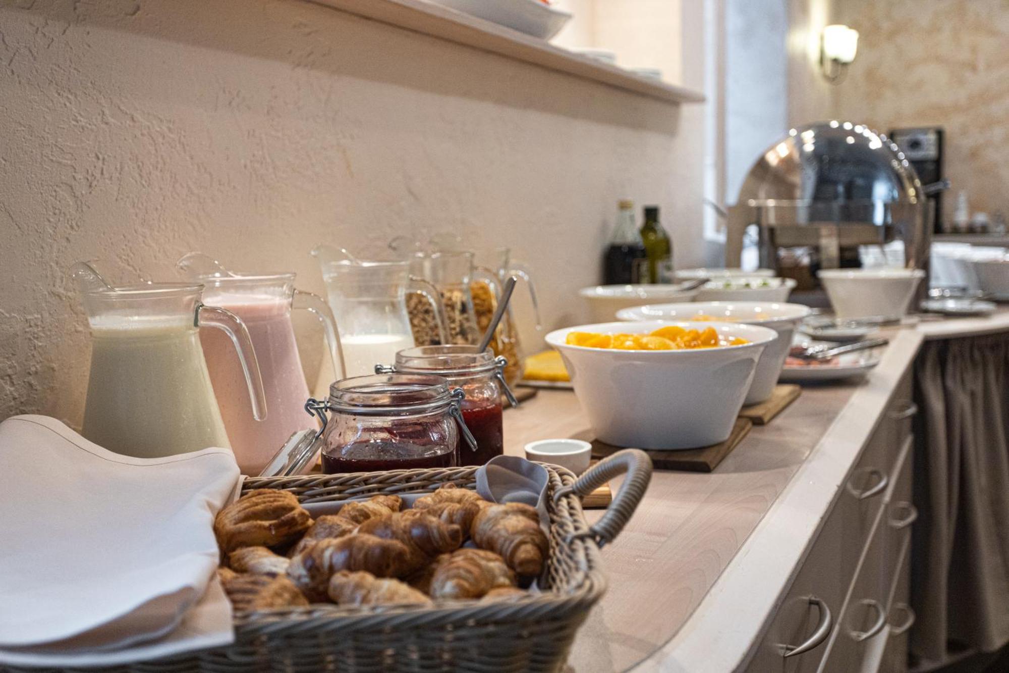 Good Stay Eiropa Hotel Economy Jūrkalne Eksteriør bilde